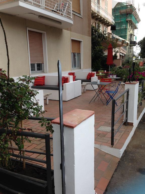 Hotel Spot Varraze Exterior foto