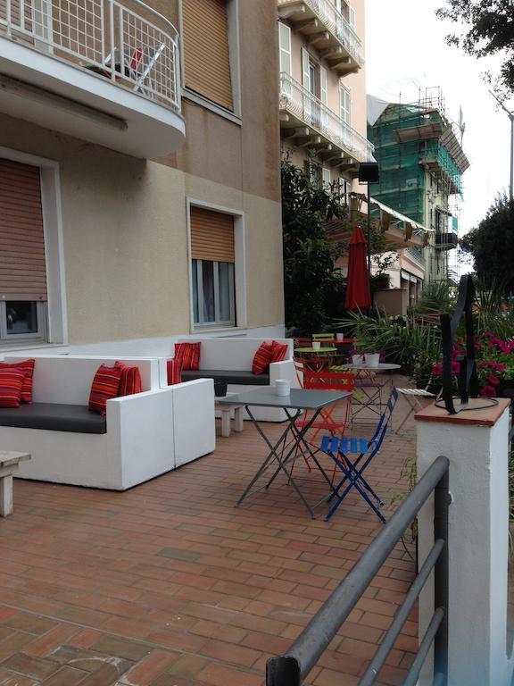 Hotel Spot Varraze Exterior foto