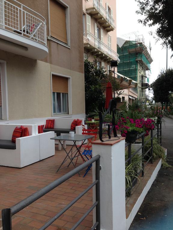 Hotel Spot Varraze Exterior foto
